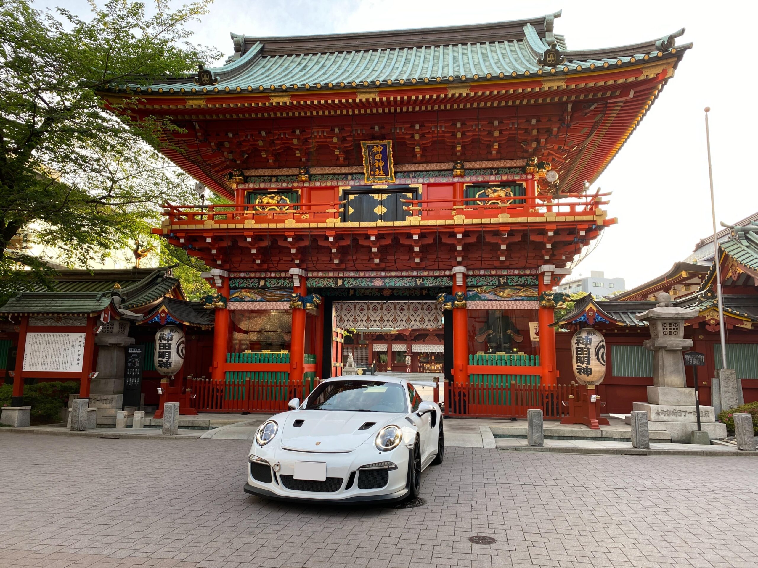 White Porsche 911 GT3 RS