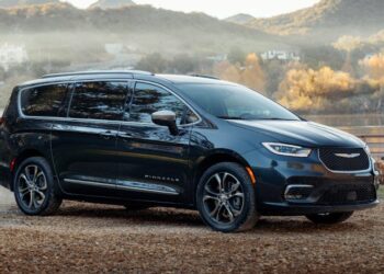 Chrysler Pacifica image